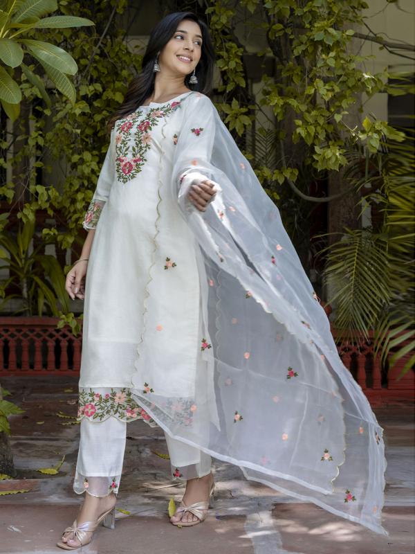 VP 9617 Women Silk Blend Kurta Pant Dupatta Set